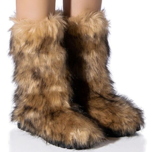 The AZALEA WANG " ALL IN FOR THE  SLOPES" FURRY BROWN MULTI BOOTIE (BRAND NEW!!) - Picture 1 of 7